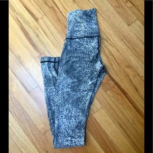 🔸LULULEMON Wonder Under Leggings 🔸 Size 6